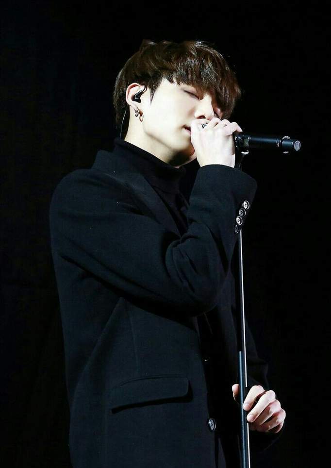 nuunstigma's tweet photo. The Last
» Taekook AU 

Jungkook is a famous singer that one day receives a fanmade drawing of him. Jungkook messages his talented fan Taehyung to thank him. What he doesn't know is that Taehyung is recovering from depression and that Jungkook pretty much saved his life. https://t.co/2VeOnFQqy6