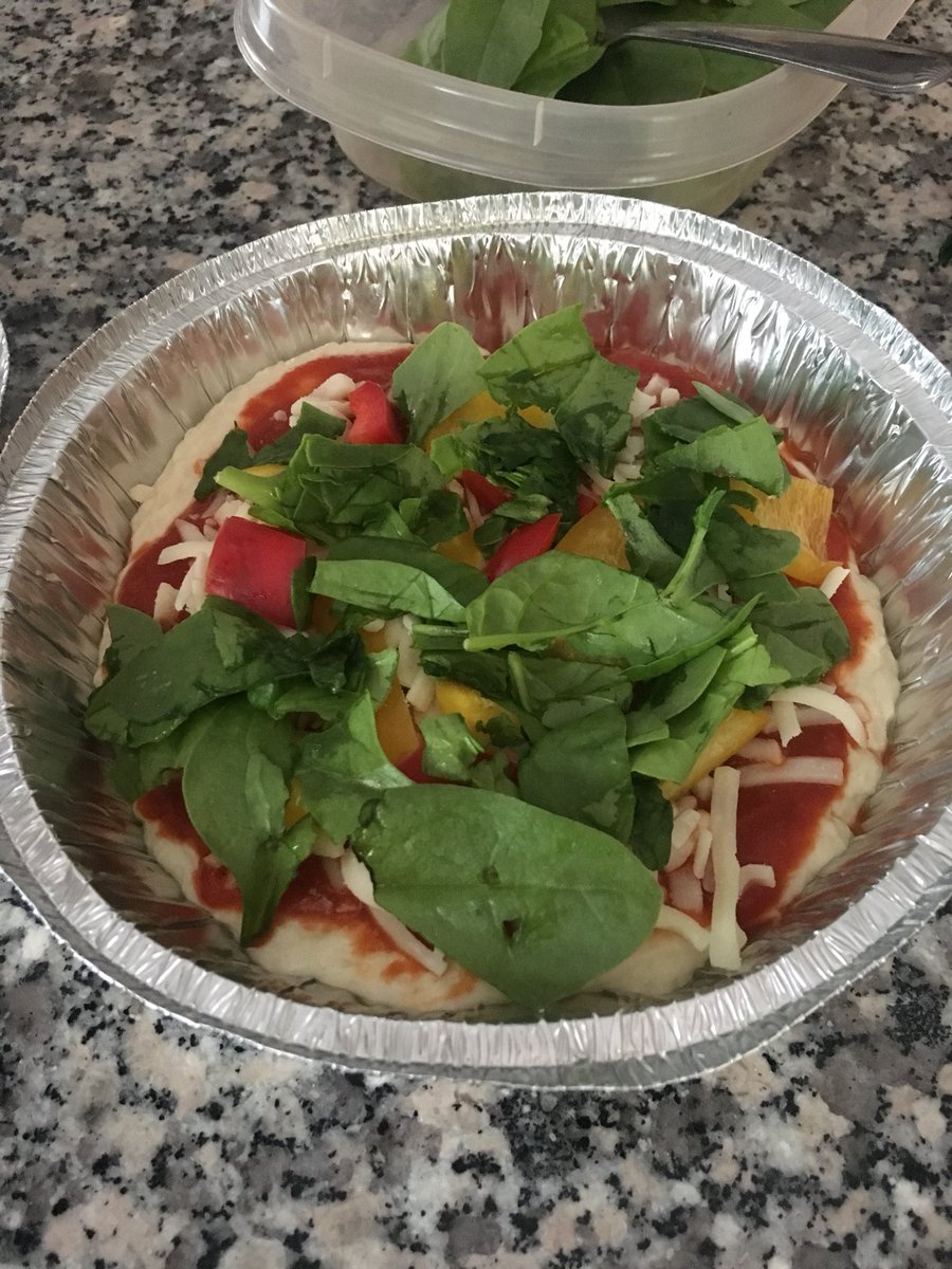 bryyamary's tweet photo. made a veggie pizza for dinner! #hhgnomeat https://t.co/fSspdTUlT8
