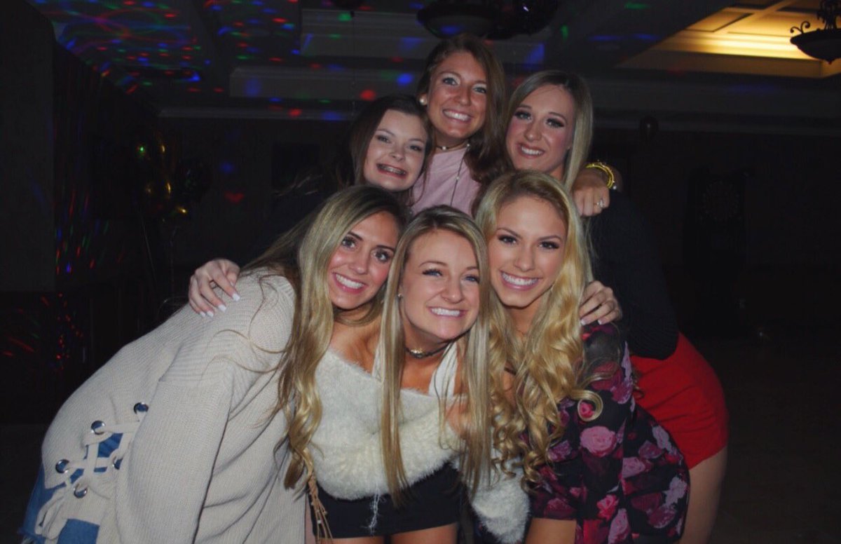 MadisonDean555's tweet photo. HAPPY BIRTHDAY @mayleysmithh!!!🎉 I can’t wait to be in San Marcos with you😜 I hope you have the best day!💗 https://t.co/bdV2QLiAfO