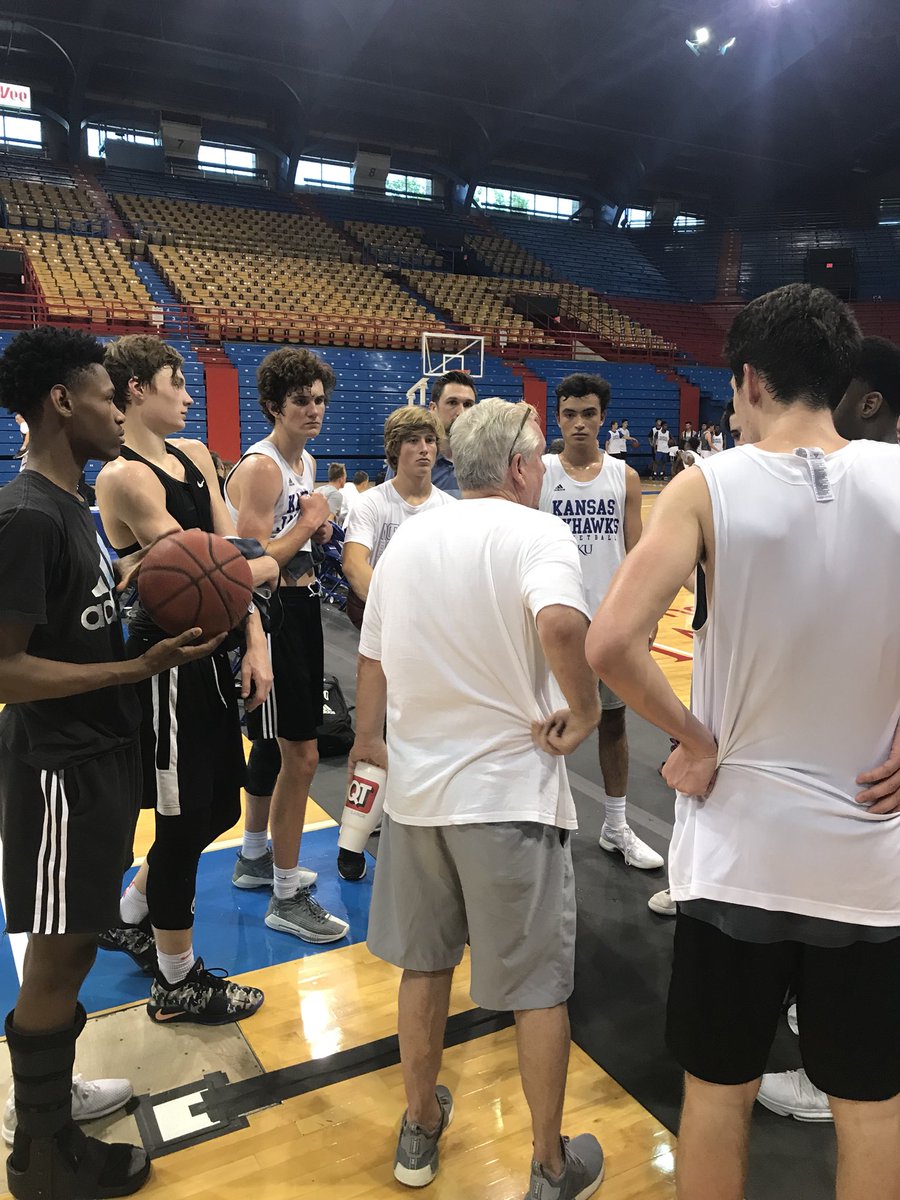 BVNW_Hoops's tweet photo. Day two in the books. #KU Team Camp #Coming2gether https://t.co/lTwYvYMW3T