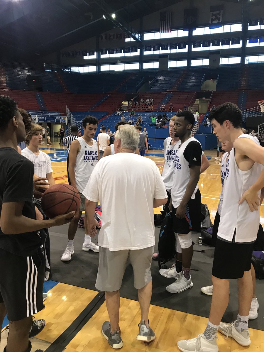 BVNW_Hoops's tweet photo. Day two in the books. #KU Team Camp #Coming2gether https://t.co/lTwYvYMW3T