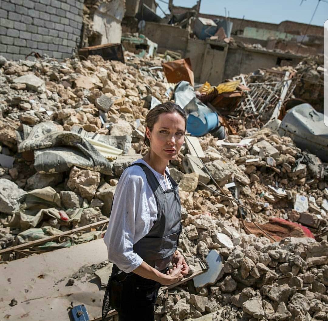 #AngelinaJolie doesnt need to visit Iraq, Meet refugees and displaced people, but she does. Real Life #Angel #mosul #iraq #war #ISIS