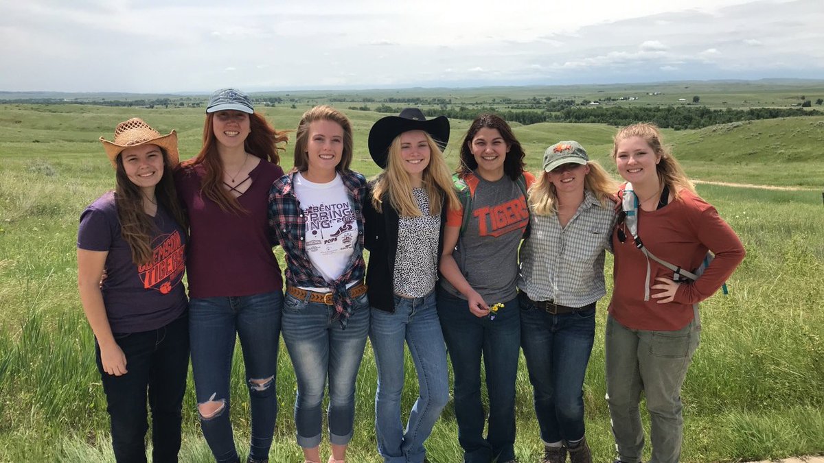 DavidJachowski's tweet photo. #CUPrairieLab undergraduate students are back in Montana for a 4th consecutive year, conducting research and learning about the Northern Great Plains as a working #conservation landscape @ClemsonCAFLS @ARButler89 https://t.co/UFTFtX5cZy https://t.co/qmpwHPkfEr