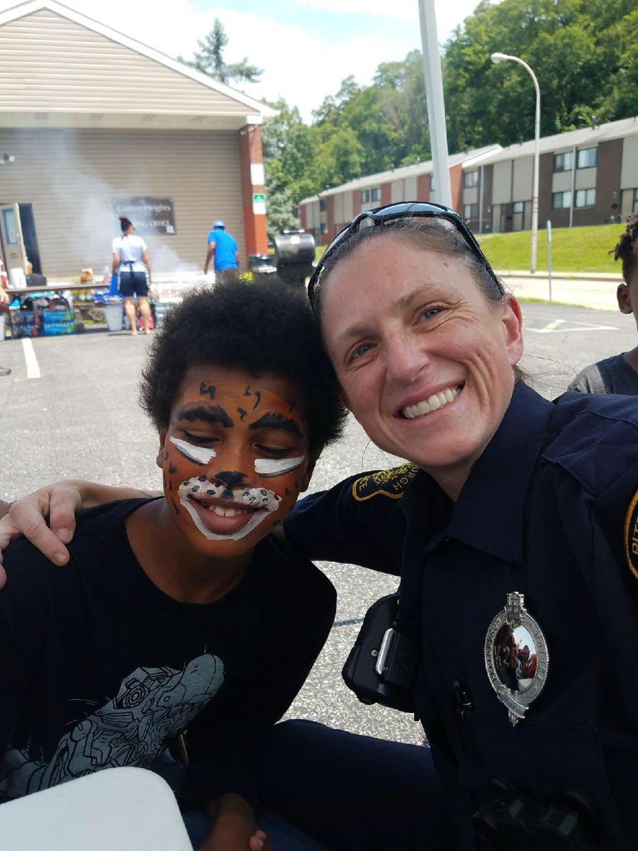 PghZone6's tweet photo. We had such fun day face painting at Mountainview Community Day.! #police412good https://t.co/fbhtEQTTvt