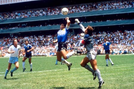 simonelisci's tweet photo. Non ci sarà mai più un #dio capace di vincere il #mondiale con una #mano ##var #manodedios #mosca2018 #maradona #WorldCup2018 #WorldCupRussia2018 @PIERPARDO #tikitaka https://t.co/fq7sx7Jx7P