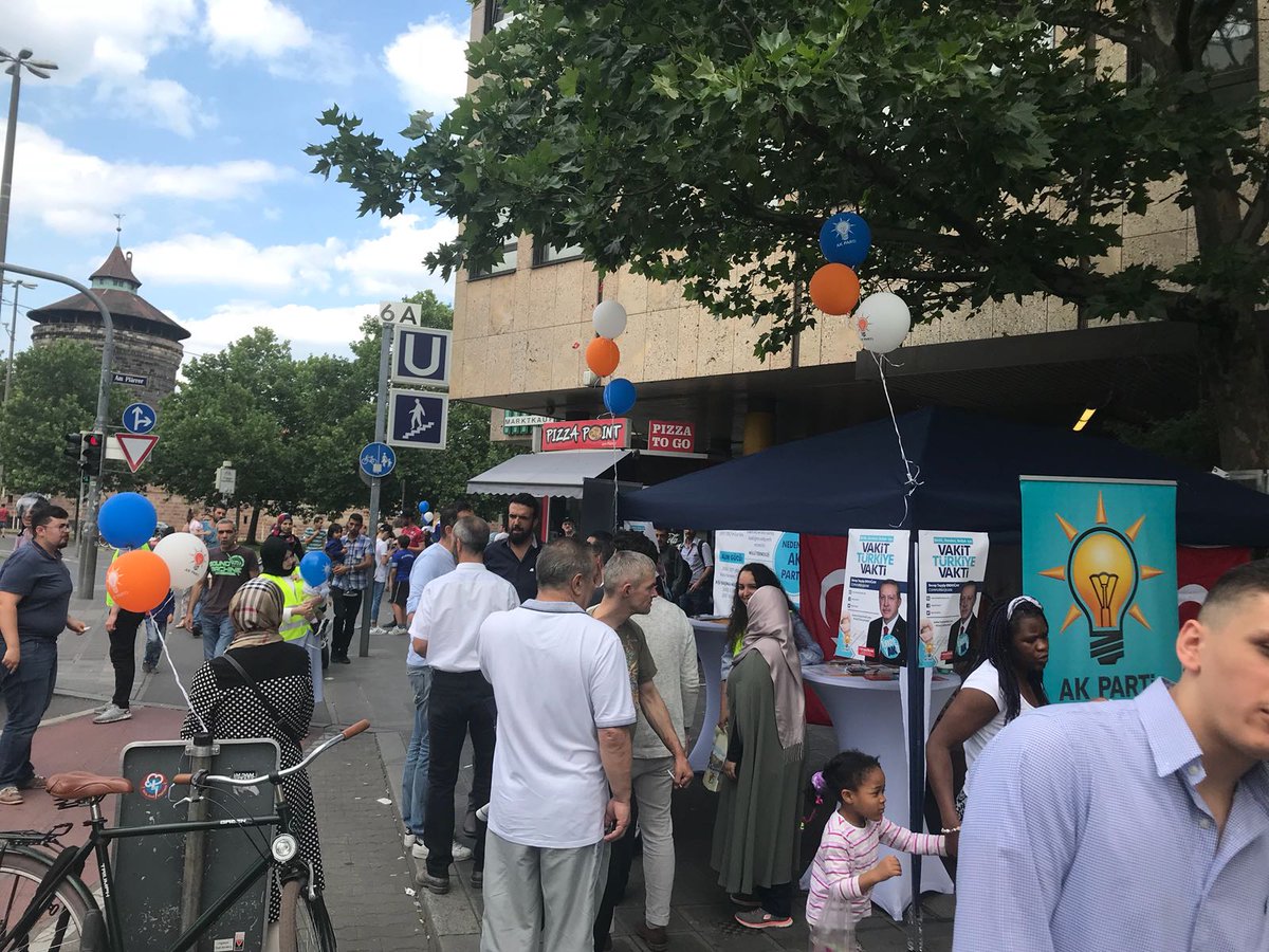 Usame_Demirkaya's tweet photo. Burası Nürnberg.
Nürnberg kararını vermiş , #DEVAM diyor.

#VakitTürkiyeVakti
 #VakitGençlikVakti 
#Hedef1Milyon https://t.co/x6YpKKSP0O