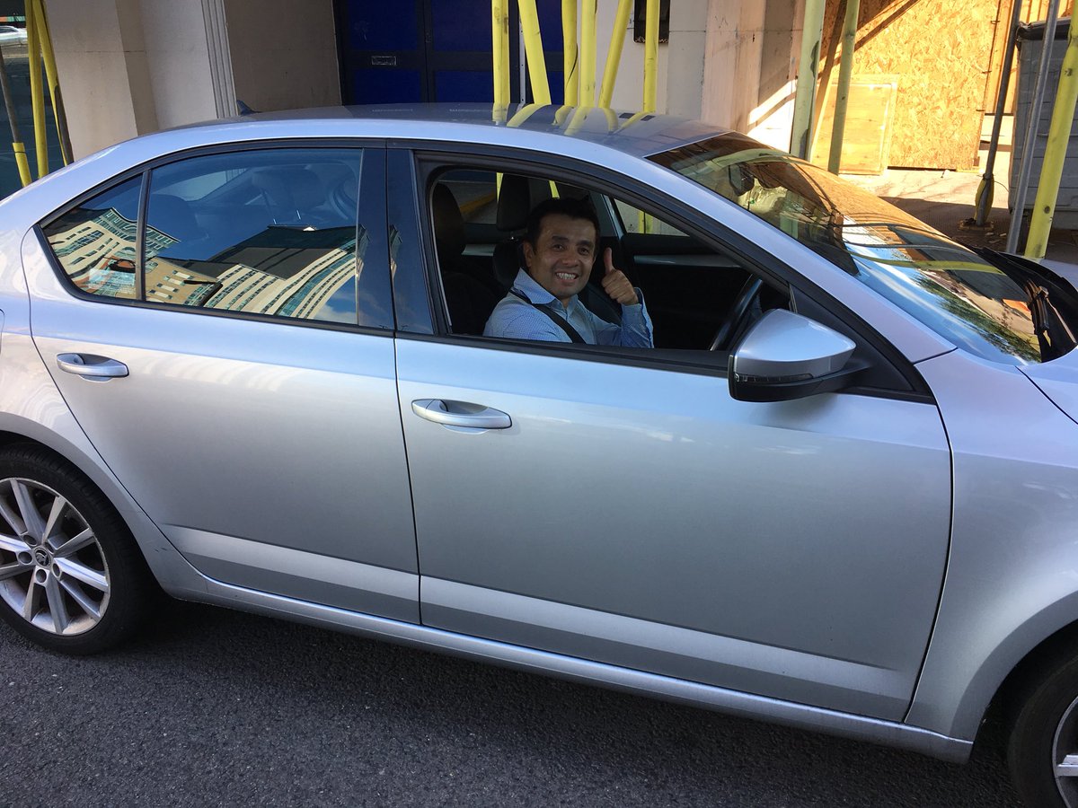 stevieburr10's tweet photo. There are still honest people around . Thank you Mr Uber driver for keeping hold of my phone after it fell out of my pocket,  While being dropped off in your Taxi . Big tip coming your way . Use Uber taxis . #ubertaxis https://t.co/BUrMEkLg5T