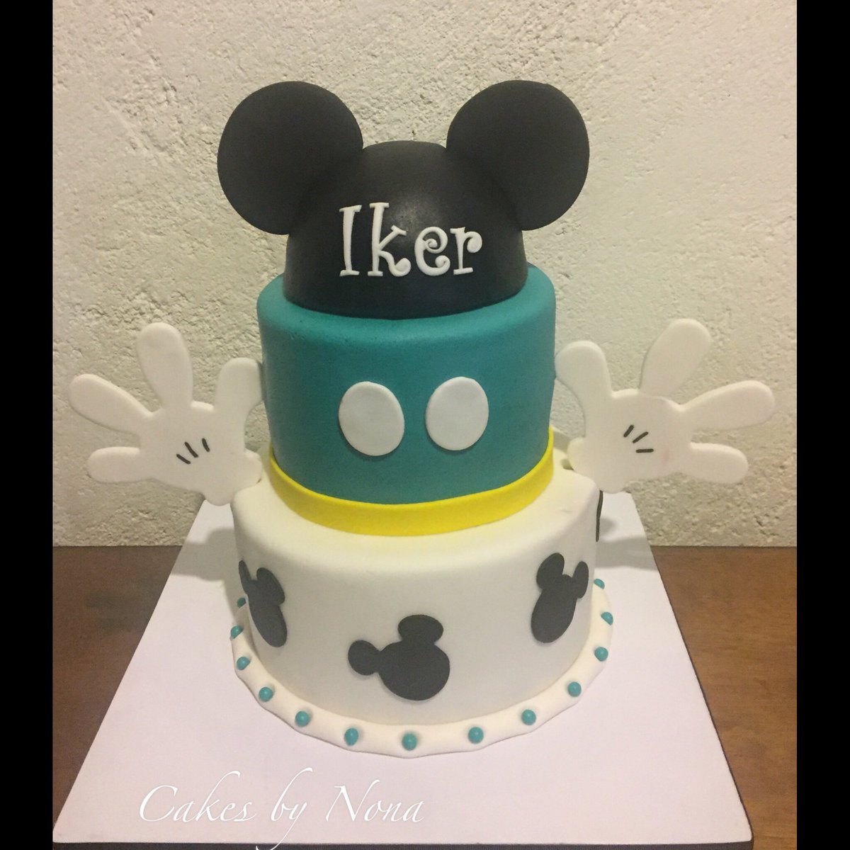 Cakesbynona's tweet photo. Mickey Mouse first bday cake primer pastel de Mickey #mickeymouse #mickeymousecake #firstbdaycake #cakes #cakedecorating #cake #customcakes #cakesbynonamex #cakesbynona https://t.co/o7Ld44exVH
