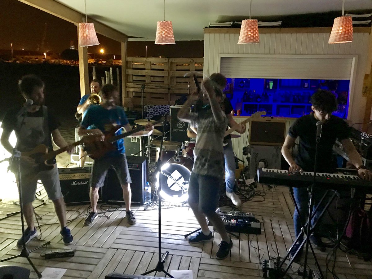 <a href="/Assekes/">Assekes</a> donant-ho tot en la festa de presentació del <a href="/MusicportFest/">Musicport</a> // El Pantalán.