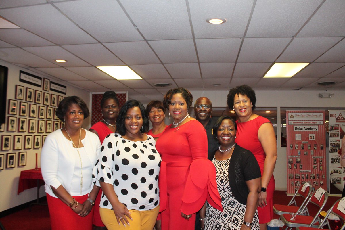 dst_HAC1913's tweet photo. Today Houston Alumnae ChapterYouth Initiative Programs celebrated a successful year! Congratulations to the GEMS graduates on your future endeavors! #HACYouthInitiatives #HACAcademy #HACGEMS #HACEMBODI #DST1913 #HACROCKS https://t.co/bgLAGEgoLx