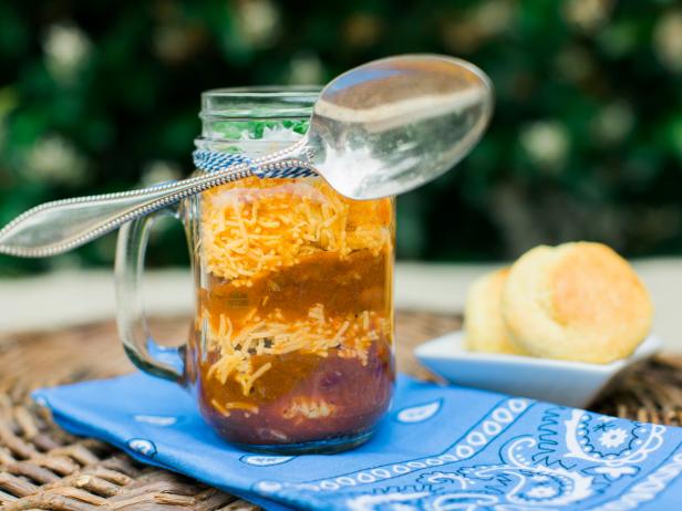 jmludlow1's tweet photo. This cornbread-topped chili-in-a-jar #recipe is ideal for gatherings. #homemade  https://t.co/0efMEKT5hU https://t.co/RjmmVoiiew