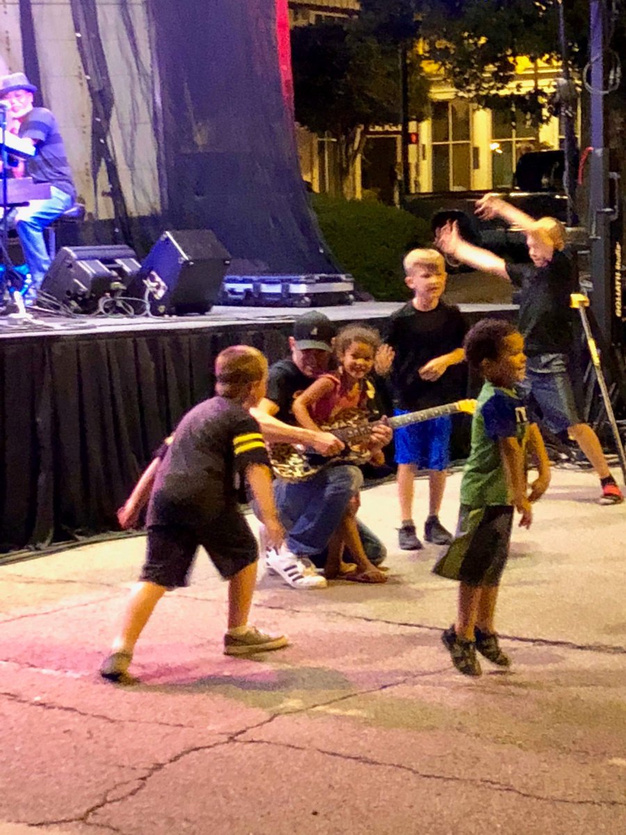 WHGArtsFest's tweet photo. Wheeling Arts Fest is still rockin! Get down to Heritage Port! https://t.co/0Pa9ZBXnPP