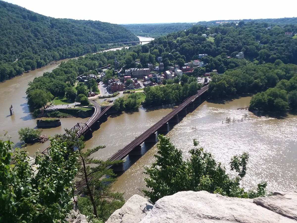 anteriawrites's tweet image. We hiked a mountain today
#harpersferry #cliffview