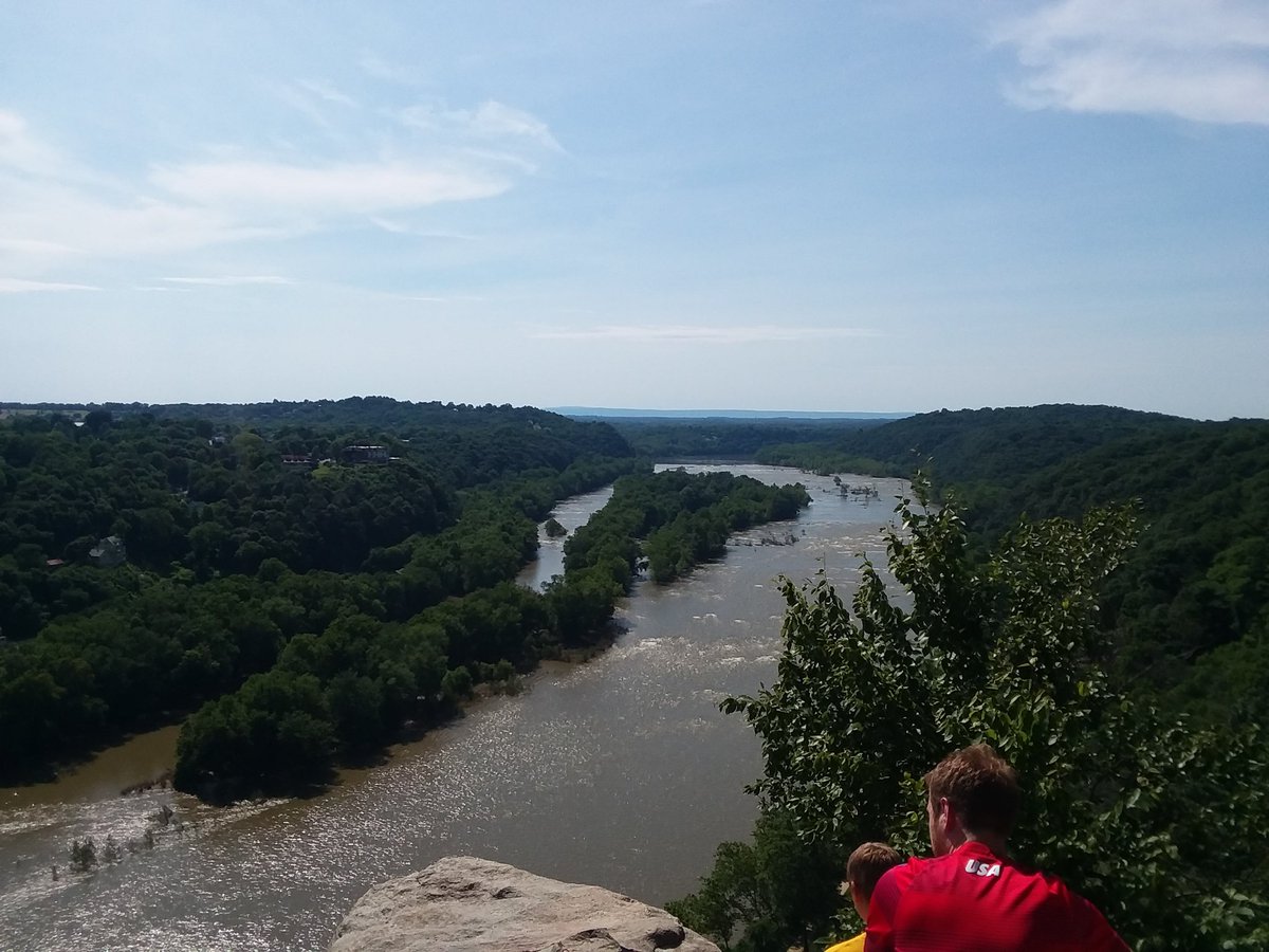 anteriawrites's tweet image. We hiked a mountain today
#harpersferry #cliffview