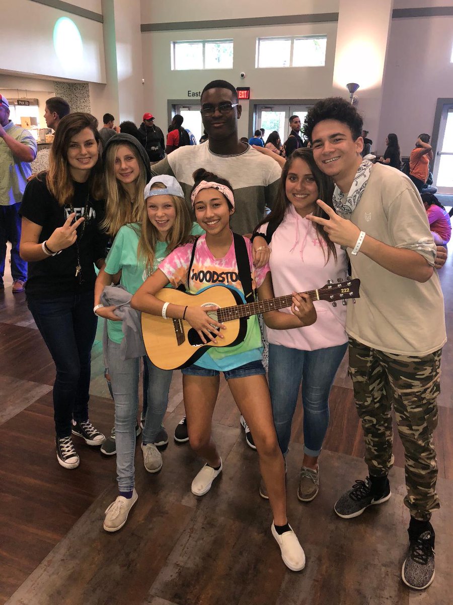 stonemonkeysoff's tweet photo. with some really sweet fans at 12 conference ☀️ @olivia_laren didn't make it for the picture because she's lame https://t.co/sVKZak8lLY