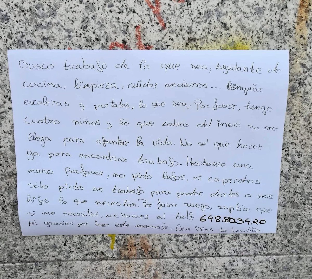 ecorepublicano's tweet photo. Nota en la calle Rúa do Sol en Marín, la compartimos por si alguien puede ayudar a esta persona. RT gracias https://t.co/SemWgC9DGg