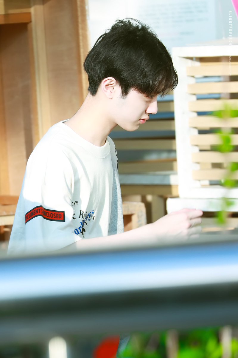 slightfever0923's tweet photo. 180616  음악중심 출근
여름
#라이관린 #赖冠霖 #LaiKuanlin 
#워너원 #WANNAONE https://t.co/PVD9X9GQxC