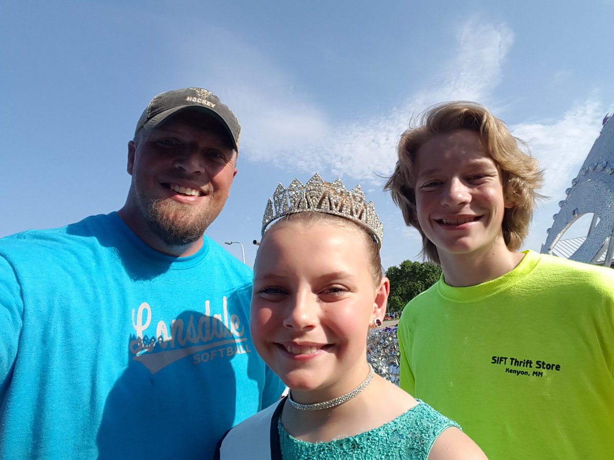 CoachLerf's tweet photo. Heritage Day's in Faribault, MN!
#PrincessDuties #FloatCrew https://t.co/VGfPSHZSn1