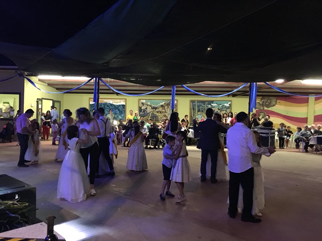 A_nnaa's tweet photo. Continuem en lo ball d’honor a les pubilles i pubilletes #reguers #fmrgs #estemenfestes https://t.co/JGIHbNyUSy