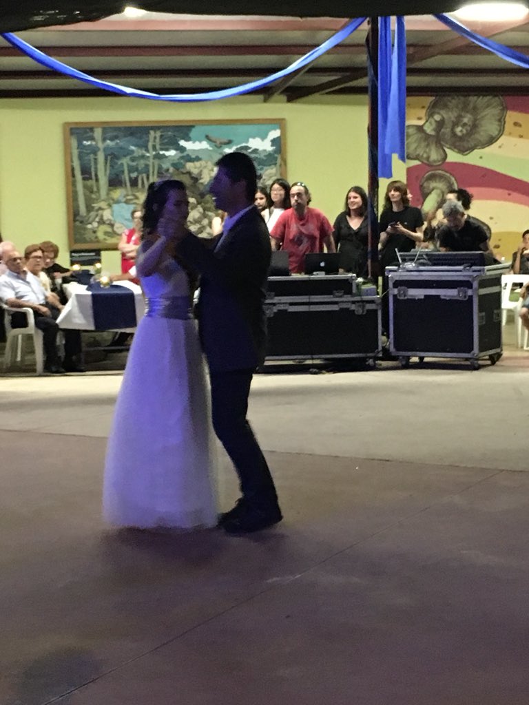 A_nnaa's tweet photo. Continuem en lo ball d’honor a les pubilles i pubilletes #reguers #fmrgs #estemenfestes https://t.co/JGIHbNyUSy