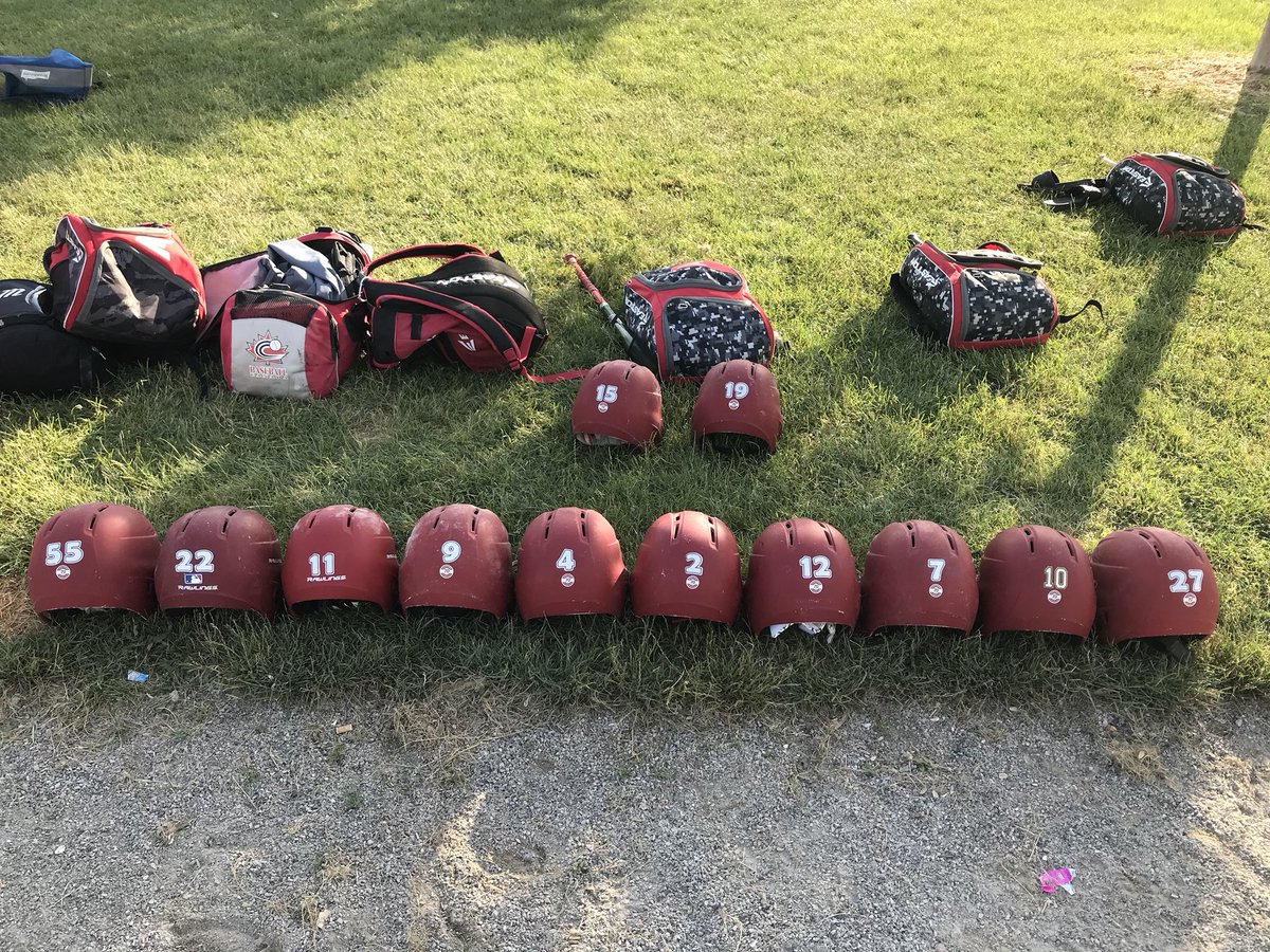Tincaps2005's tweet photo. Getting ready for game #3 for @Tincaps2005 in the @londonbadgers Major Peewee AAA Tourney vs East York #showtime #tincapstrong https://t.co/4JJGMjsVv4