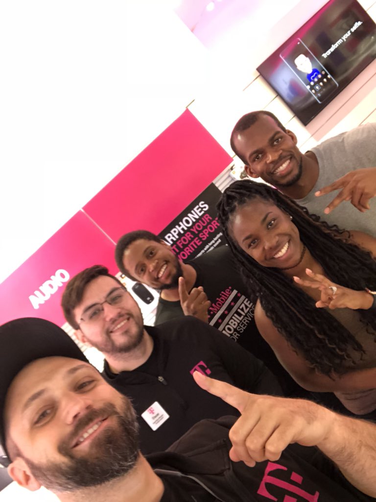 MagentaJobe's tweet photo. Serving those who serve us! #TmobileOneMilitary #AreYouWithUs https://t.co/GFDPuBbw8m