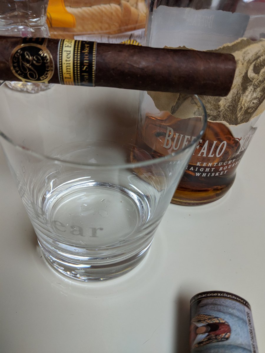 Tatumsassassian's tweet photo. Daughter back from semester abroad n #CostaRica and brought me this nice lil #tabacosexclusivos #realsmokersonly #cigars #buffalotrace #lovethewayshethinks https://t.co/UuejxSEKOh