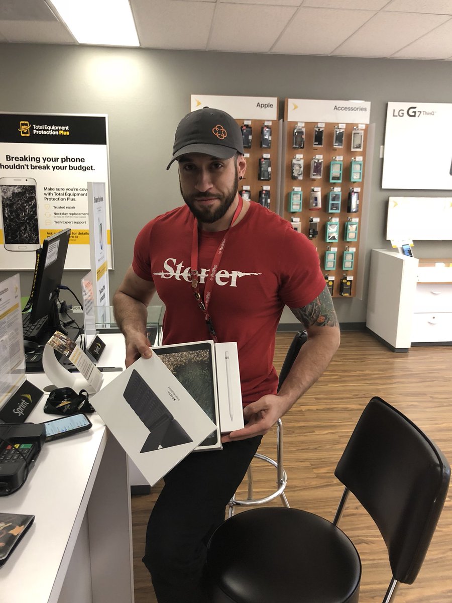 Another Happy #Sprint customer! iPad PRO with a Keyboard and Pencil 🍎 #Clairemont #Sandiego <a href="/KristianAllos/">Kristian Allos</a>