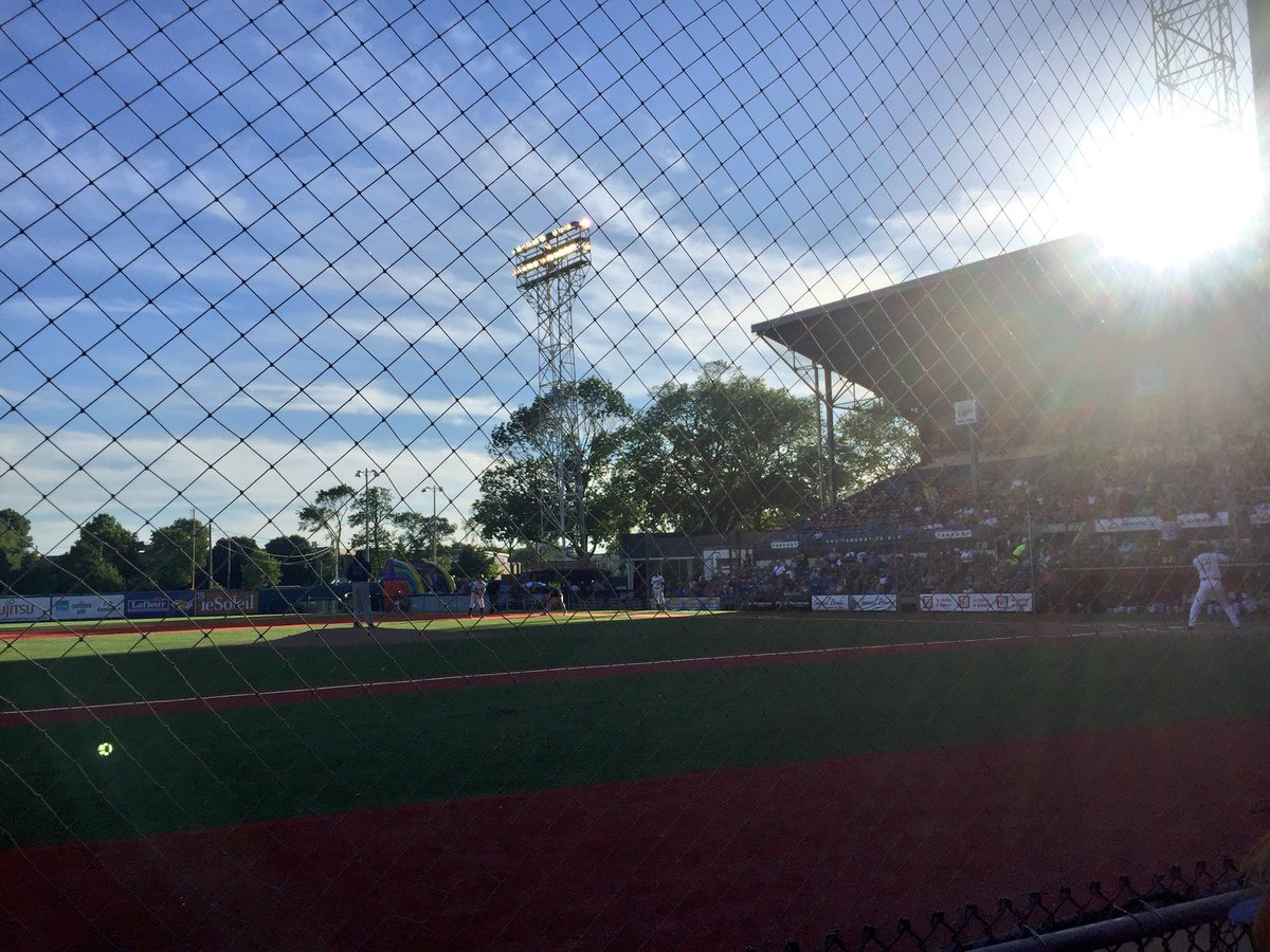 baseballquebec's tweet photo. Quelle belle soirée au Stade Canac pour célébrer l'intronisation des 3 nouveaux membres du #TempleBQ https://t.co/ayQsBPgVy0
