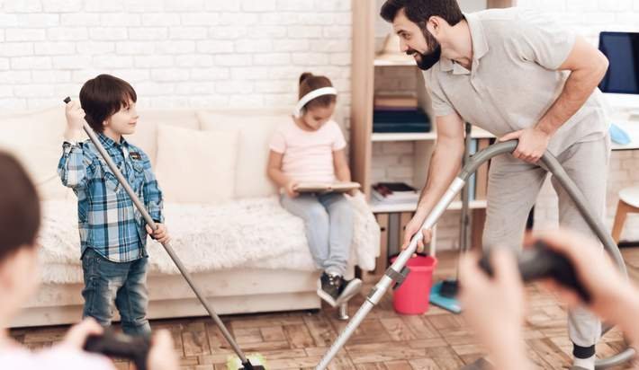 danielparis's tweet photo. Giving your children responsibilities around the house is good for their future. https://t.co/vnWZskrRh2 https://t.co/hm4dTFsBwp