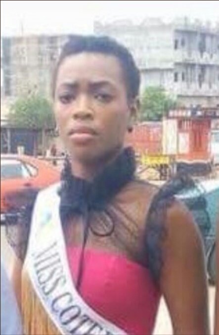 MoiseKA27's tweet photo. hummmm MISS Ci avec tout l'argent tu a eu la tu ne peut pas prendre 500fr tu vas te COIFFER ? 😂
#Civ 
#MissCI2018 https://t.co/hjFD95l3b8