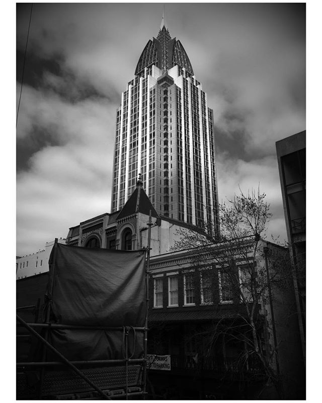 The city of my birth, Mobile Alabama. Tower reaching for the heavens.
#tower #mobile #mobilealabama #heaven #heavens #facades #architecture #alabama # ift.tt/2JUGML9