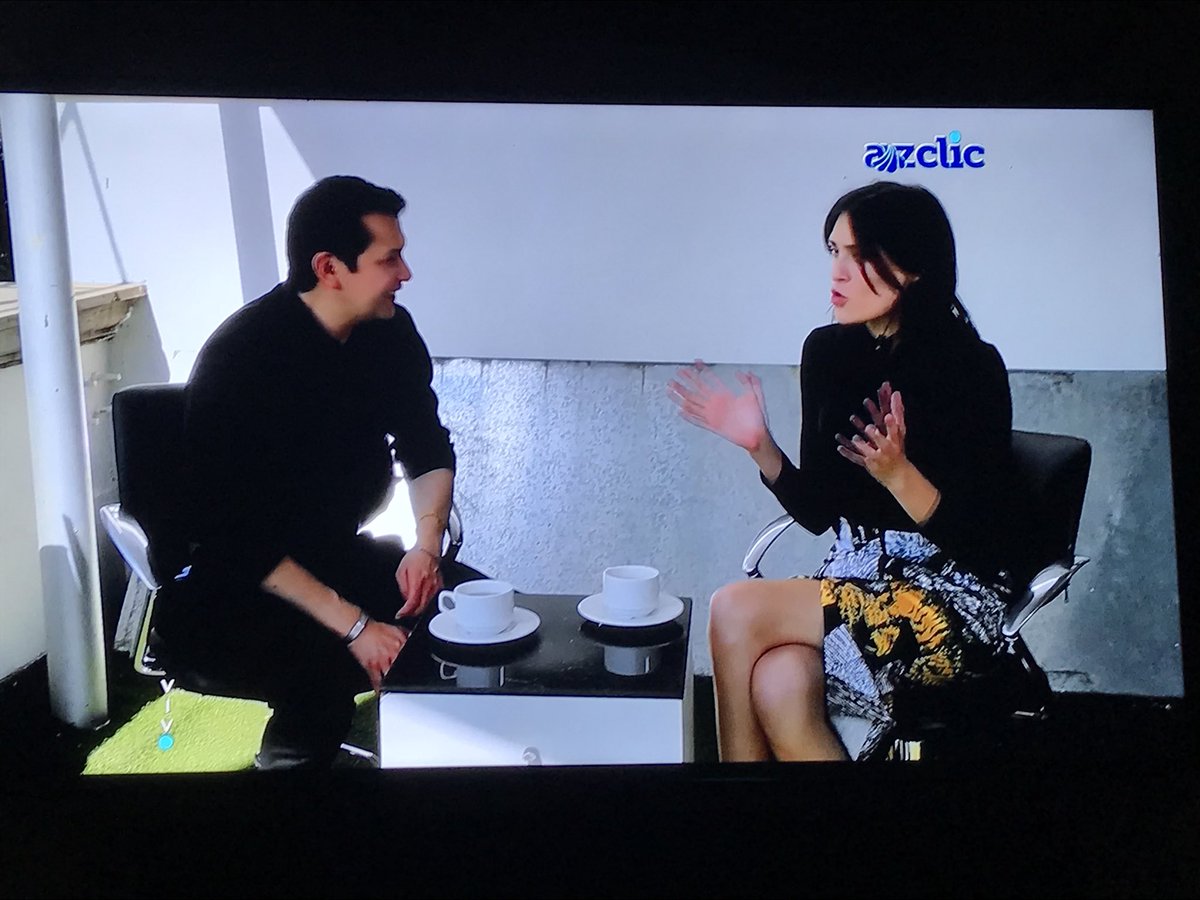 maxbamba's tweet photo. #FanChic @AZClicTV @AZTVdePaga @ColuDiaz entrevistando a #oscarhuerta mega profesional de la belleza. Le hicieron diseño de ceja a Colu le quedó increíble https://t.co/ZhVaAEPGR3