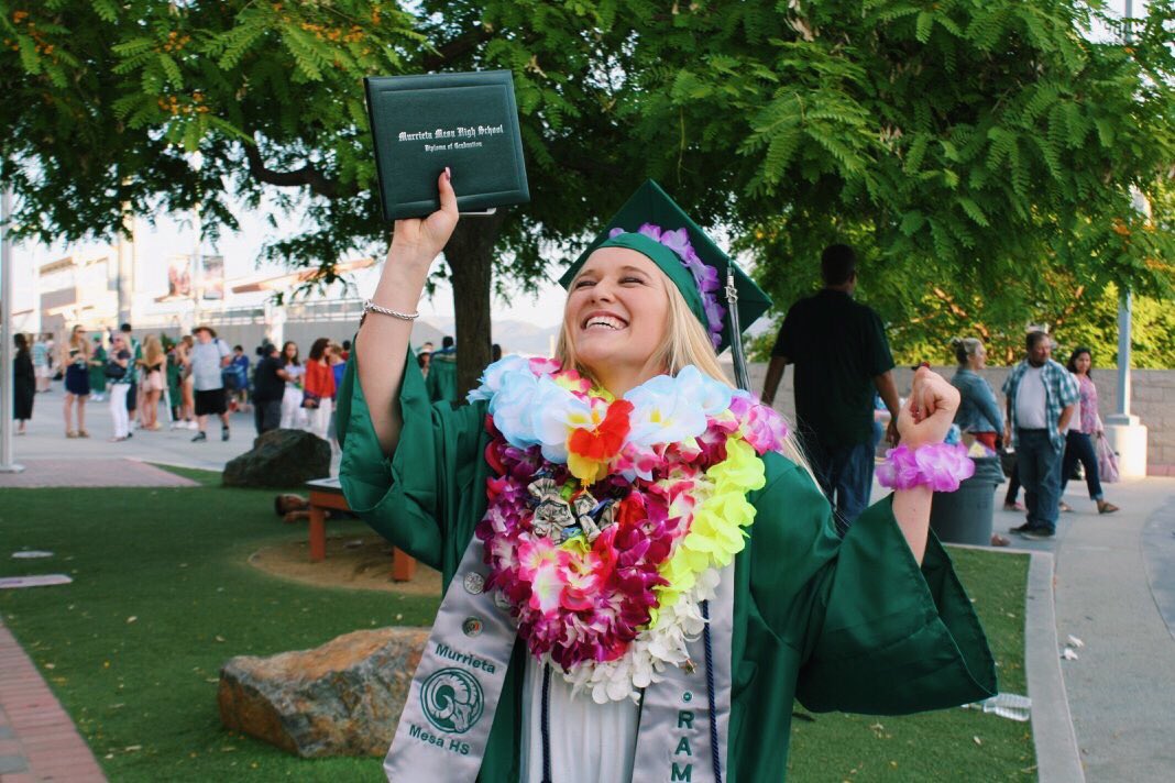 coralheinrichs's tweet photo. c/o 2018🎉 https://t.co/jhlEYVSGMK