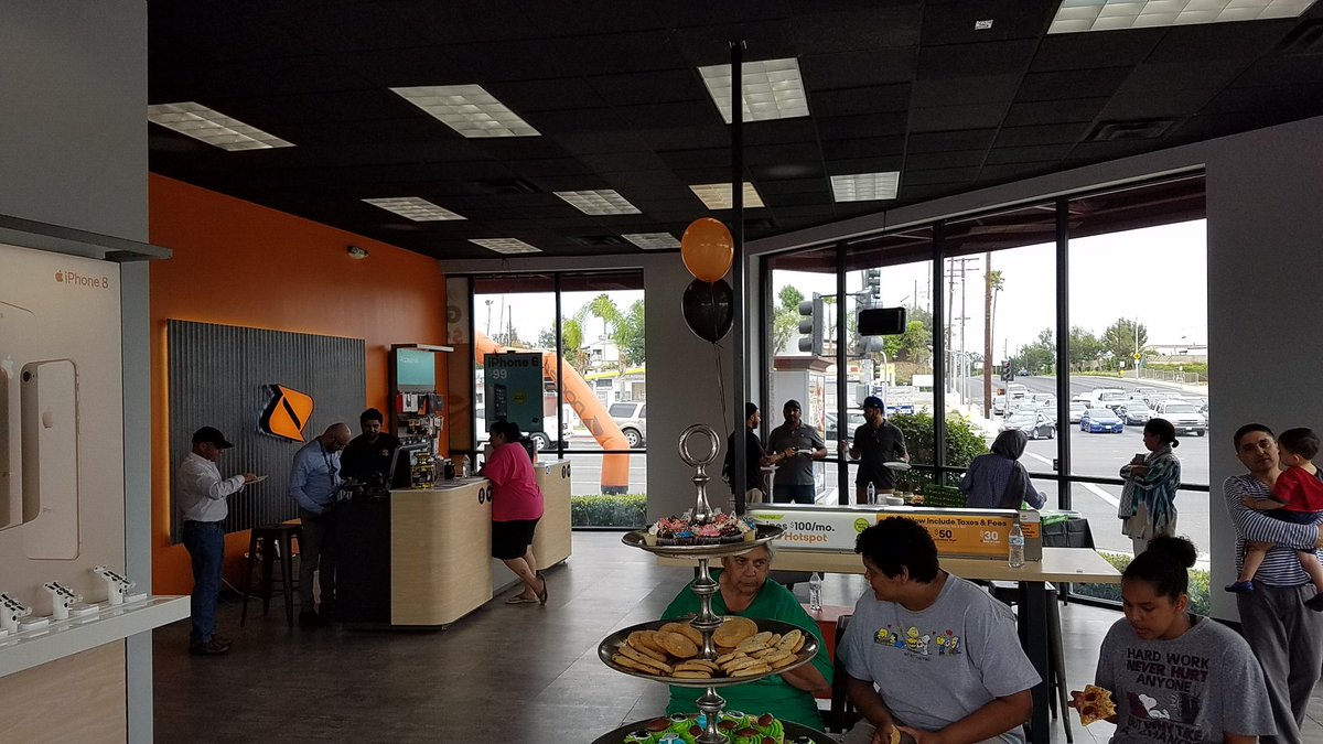 BoostShield_PCR's tweet image. #GrandOpening with #OneStopMobile!  Support those who support you!  @KeilaSpg @DennisDesmith @MarkDahlquist