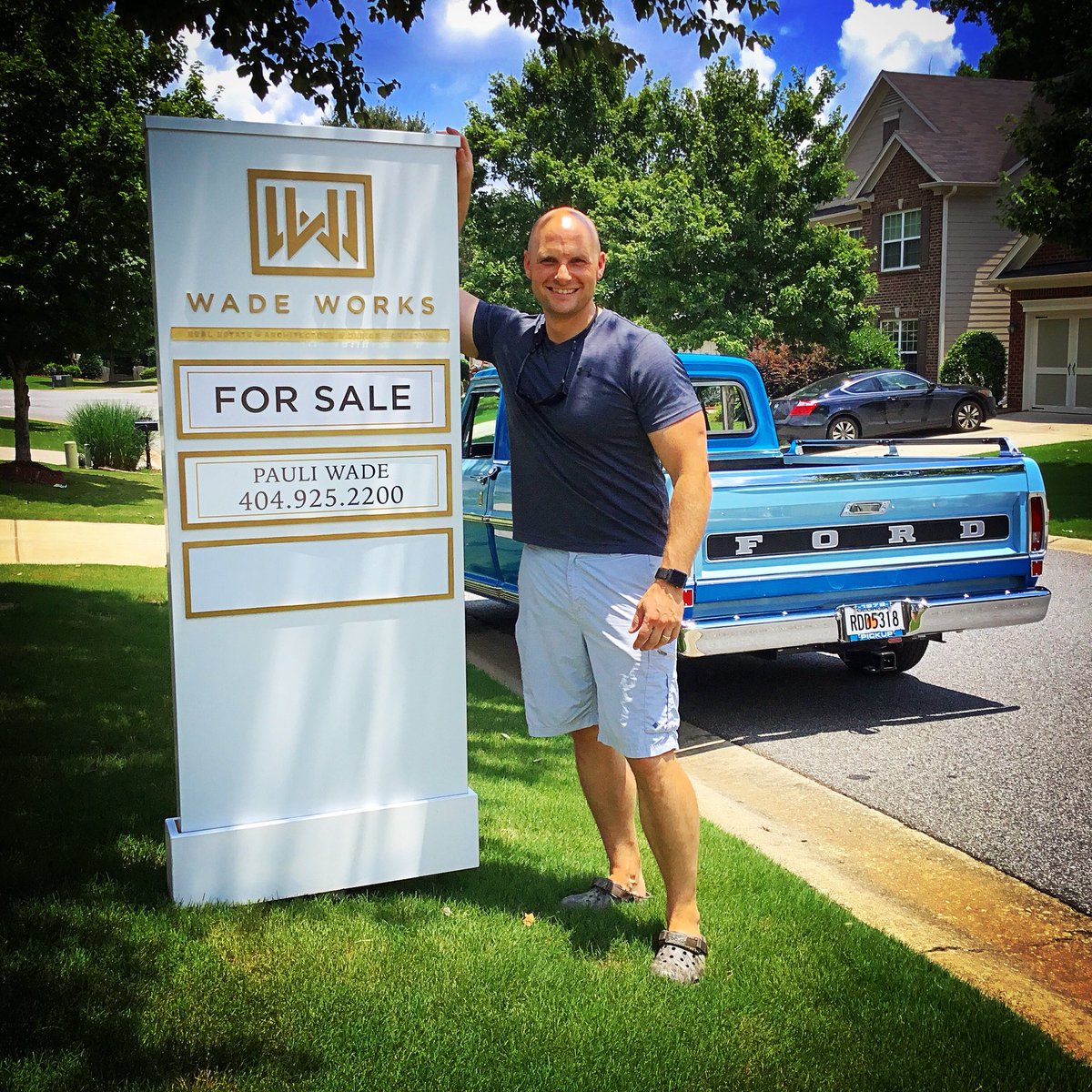 ChipWade's tweet photo. Doing a little onsite work getting our latest listings ready! ๐ก getting to take out the โ72 Ford.. #realestate #design #service #difference #customerservice #wadeworkscreative #design https://t.co/6PHTJwIirO