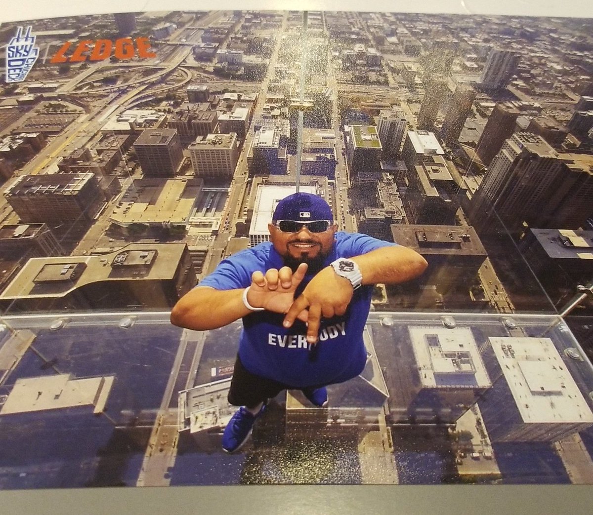 mariachiloco1_'s tweet photo. Ajuaa! Ohh U Know Just Hanging Out On The World's Second Tallest Building On The 103 Floor With 1,353 Feet & 412 Meters Lol U Gotta Be Loco To Do This! 😂😱🌆👋🏼🙌🏼☝🏼💙⚾️💀 #Chicago #SkyDeckLedge #Richie #LAtoChicago #ChiTown #MariachilocoTravels #Dodgers https://t.co/tGaae0pTin