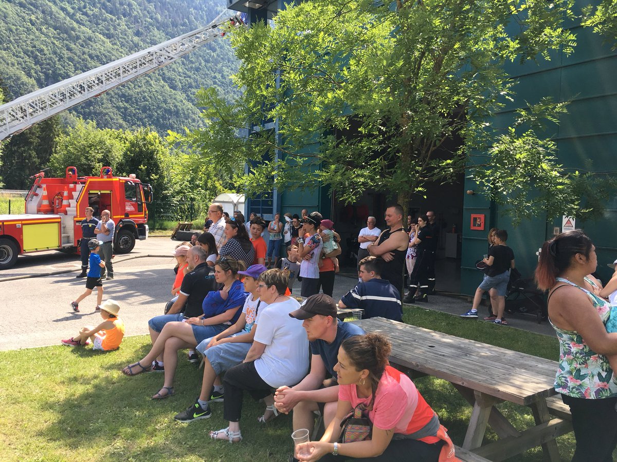 Judw1074's tweet photo. Journée portes ouvertes au centre de secours de #Bonneville Merci d’être venus nombreux ! @SDIS_74 https://t.co/1zRqN0MvE4