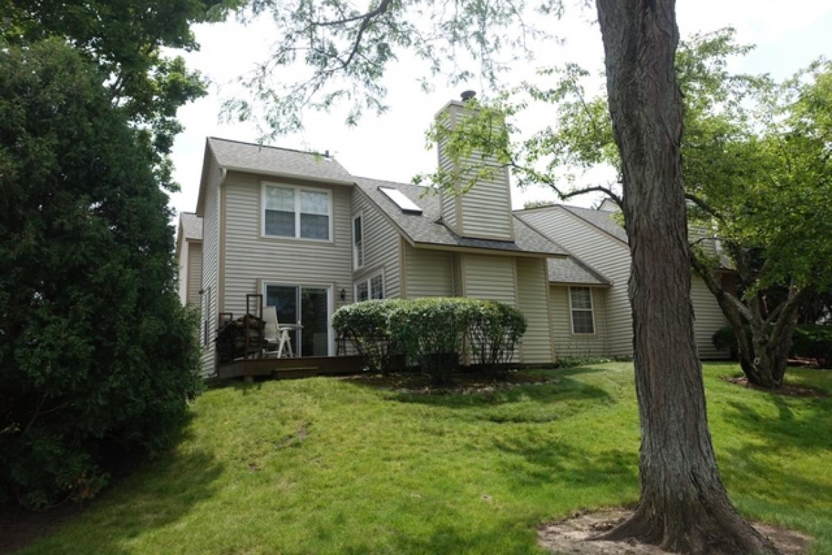 Gagliardo Realty Associates Presents
912 Vose Drive 41B
GURNEE, IL
Contact Rosa Pitassi
at
708-771-8040
for...