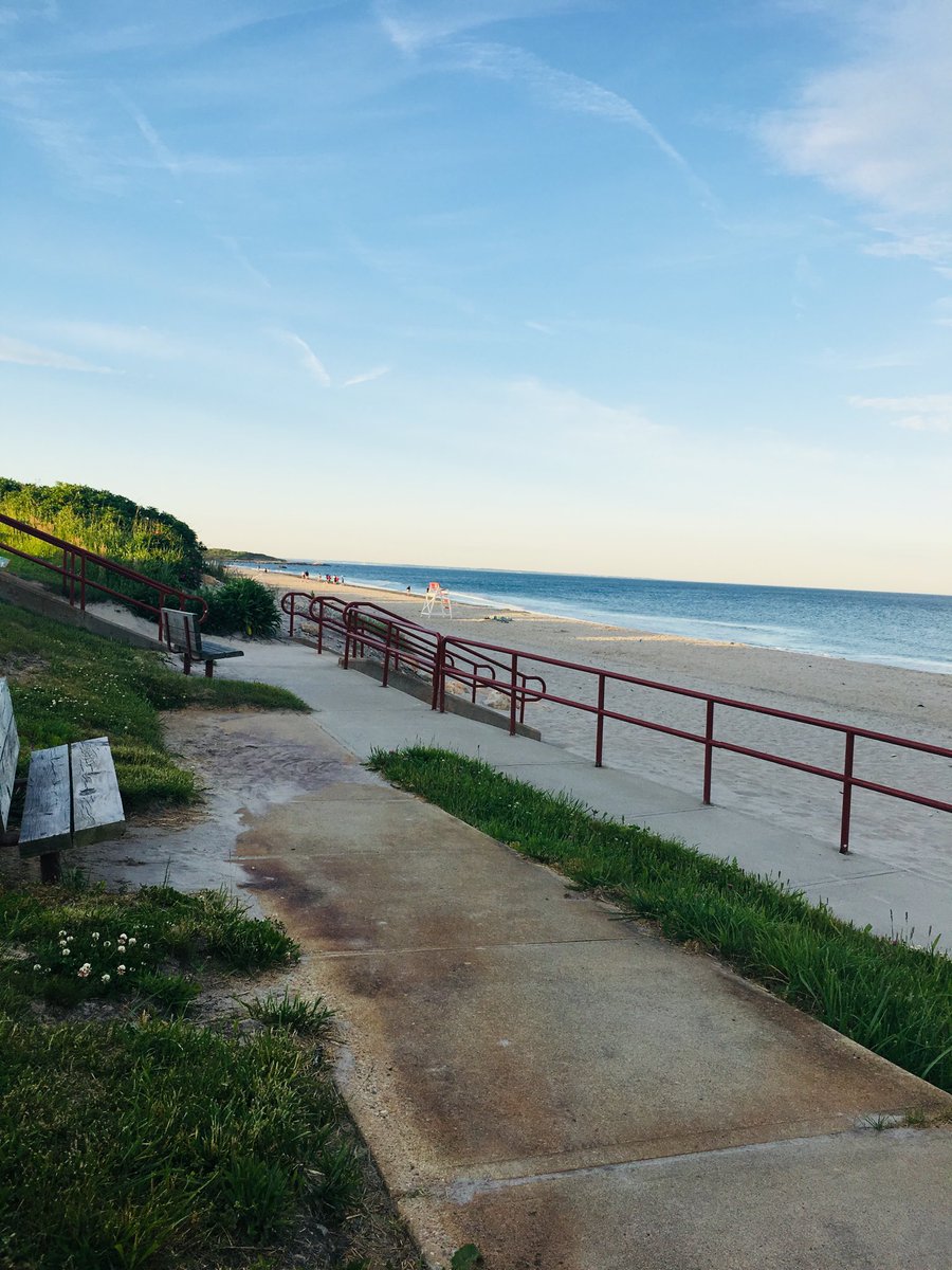 xewynx's tweet photo. The Beach https://t.co/b9ocCYXl7O