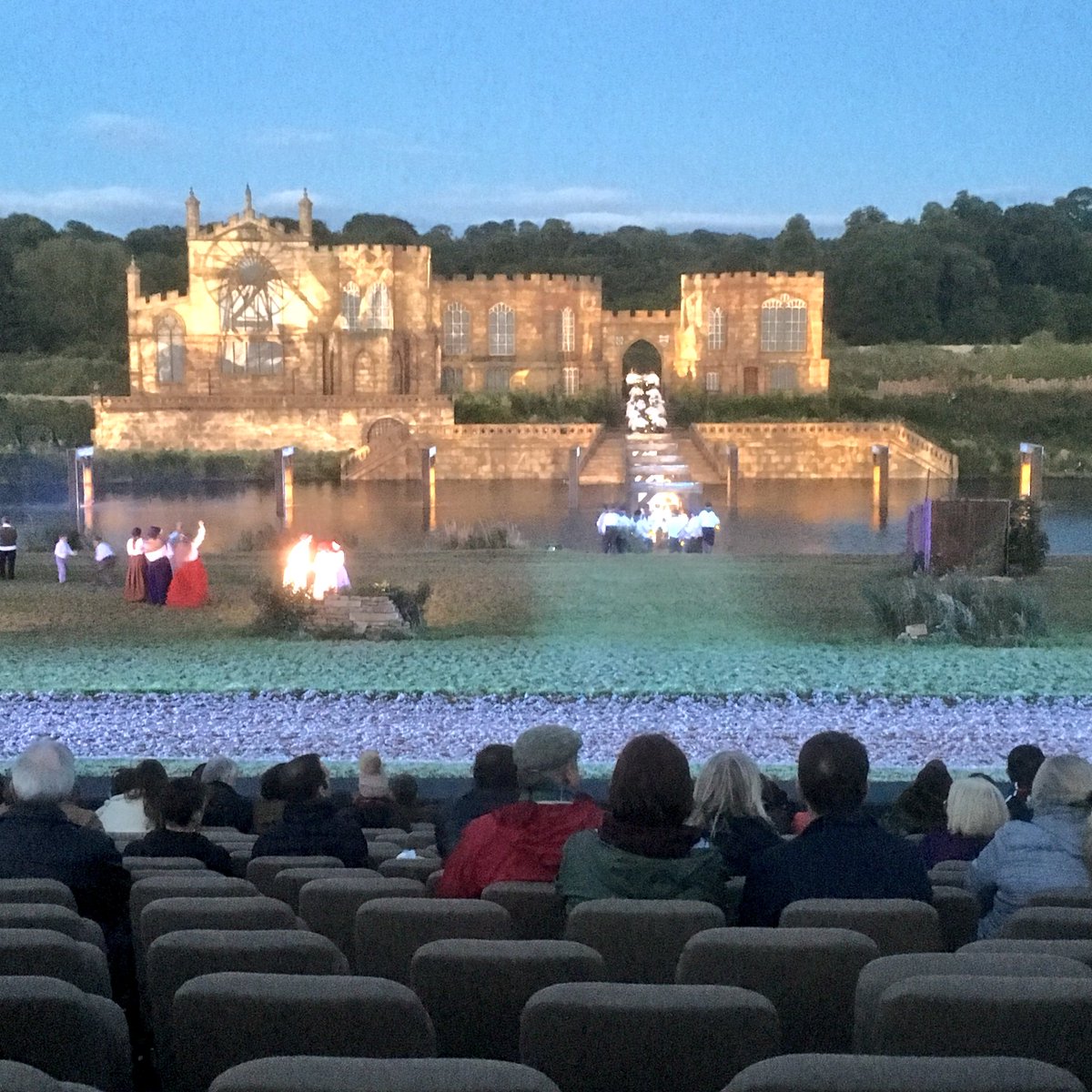 debsharratt's tweet photo. Itโs not everyday you get to sit next to Jonathan Ruffer and watch his show!
Every single person was amazing ... and the animals. Blown away for the second time by @kynrenuk #kynren #EpicTaleOfEngland #2000yearsofhistory #durham #bishopauckland @MyBoysClub #pressnight https://t.co/sRBUIBdw1Q