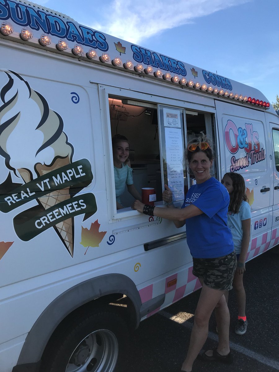 Come enjoy mini golf and a delicious maple or chocolate creemee till 9pm at the Essex Family Fun and Entertainment Center! #creemee #maple