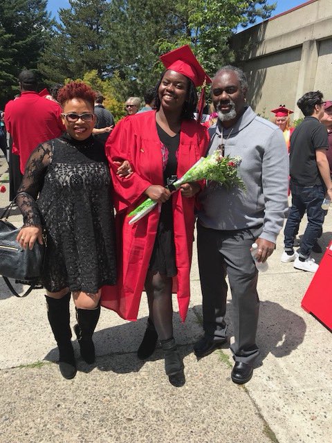 itsjahjahhhh's tweet photo. Credentials ๐๐๐ #associateofscience #graduation2018 https://t.co/aChZophN71