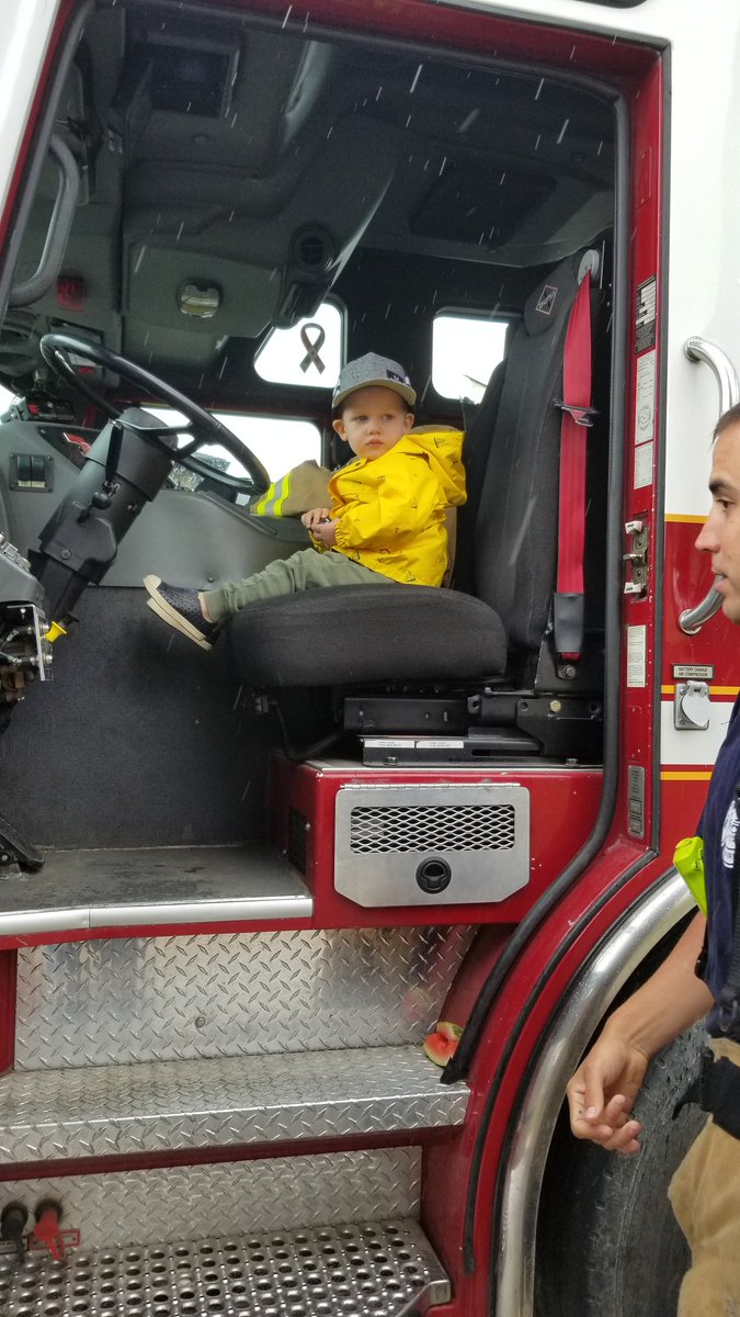 JennaNFreeman's tweet photo. Mother nature could have been a bit friendlier but a wonderful #neighbourday2018 in Montgomery today nonetheless @mcapeople @CGYFireFighters @cityofcalgary #yyc https://t.co/uZKB2DUSLR