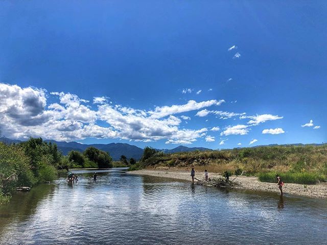 FiveMarys's tweet photo. We made it out to the river for a swim / wade and got to sit and enjoy the view for a little while... now back to camp for dinner prep and a sunset cruise to the saddle!
#scottriver #campfivemarys #fivemarysretreats #riverswim #fivemarys https://t.co/bWkD5q5UWT