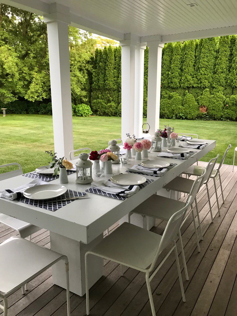 Maddox_Tina's tweet photo. Ready for dinner! #prettytable https://t.co/mxQuiaM7fq
