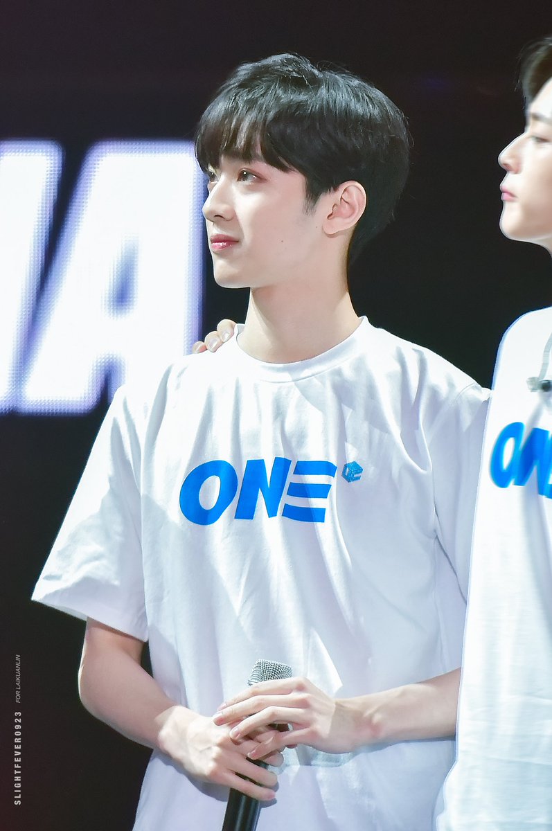 slightfever0923's tweet photo. 180616 cube concert
한여름 밤의 꿈✨
#라이관린 #赖冠霖 #LaiKuanlin 
#워너원 #WANNAONE https://t.co/c3h3c65EqX