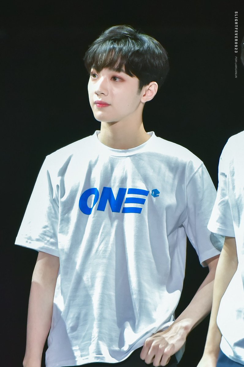 slightfever0923's tweet photo. 180616 cube concert
한여름 밤의 꿈✨
#라이관린 #赖冠霖 #LaiKuanlin 
#워너원 #WANNAONE https://t.co/c3h3c65EqX