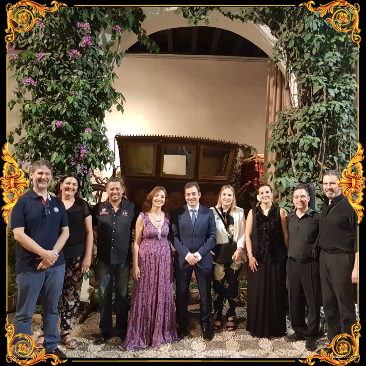 AntonioJoseLF's tweet photo. Maravillosa visita guiada en @PalaciodeViana.Una historia que tiene como protagonistas a primeros Marqueses de Viana,con la #zarzuela como hilo conductor, a cargo del Coro de Ópera de Córdoba Cajasur.Un regalo para los sentidos. "Atrapado para siempre entre sus patios y jardines" https://t.co/LyGZj5BNsy
