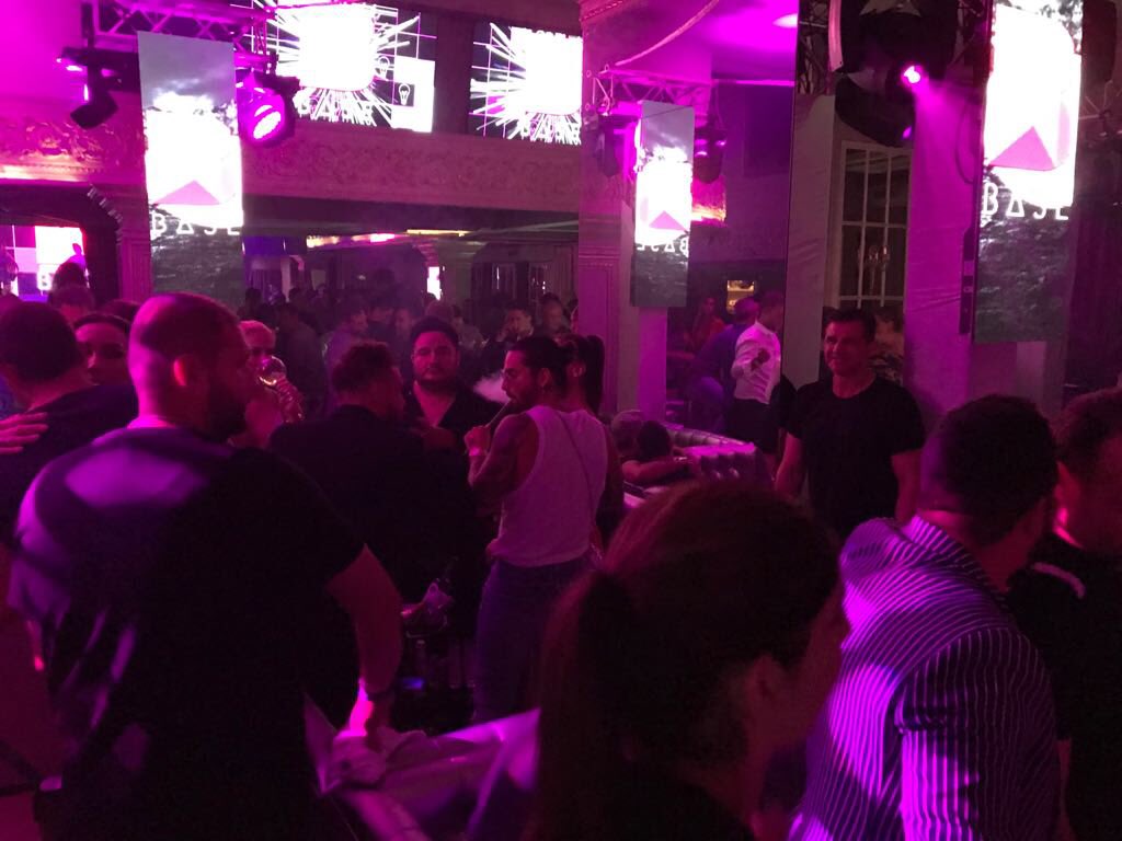 ViviCas's tweet image. when u see ur crush of crushes in a club in #russia #maluma baby #notcoping #ViviInRussia 😱🤪😍